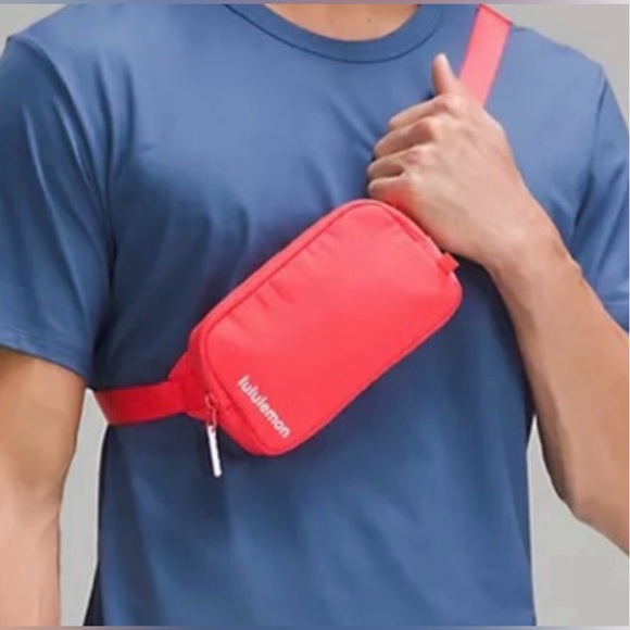 Lululemon Mini Belt Bag 0.7L NWT - Picture 11 of 13